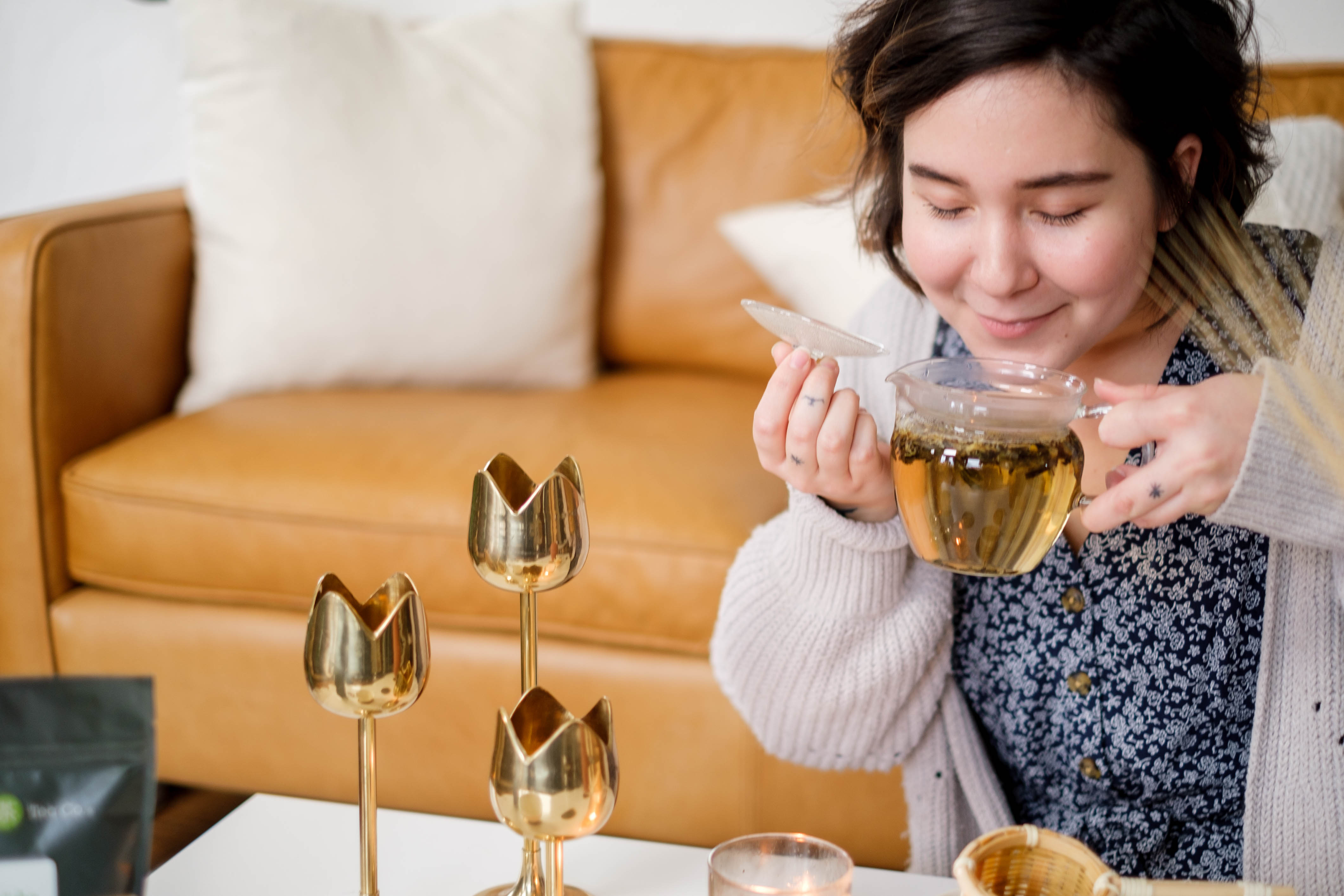 Woman enjoying Mizuba organic hojicha