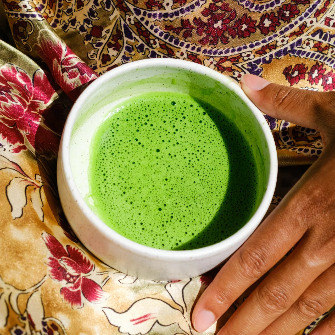 Round chawan tea bowl of frothy Uji matcha green tea from Japan – Mizuba Tea Co.