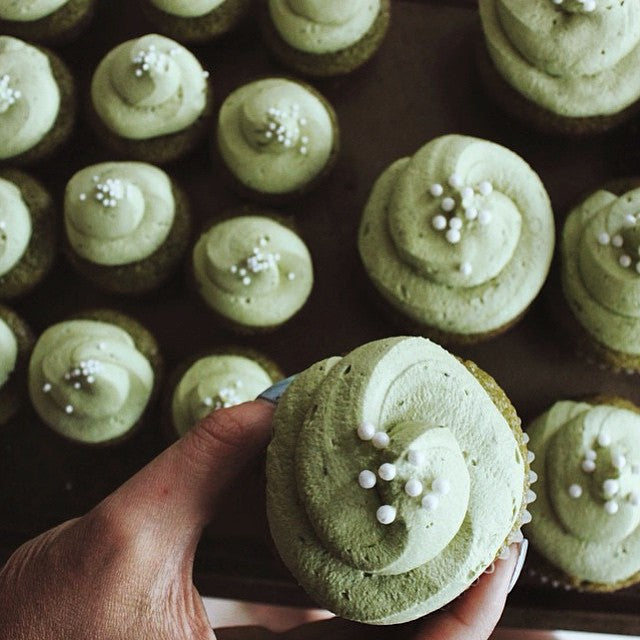 A table of cupcakes frosted with Mizuba Culinary Matcha