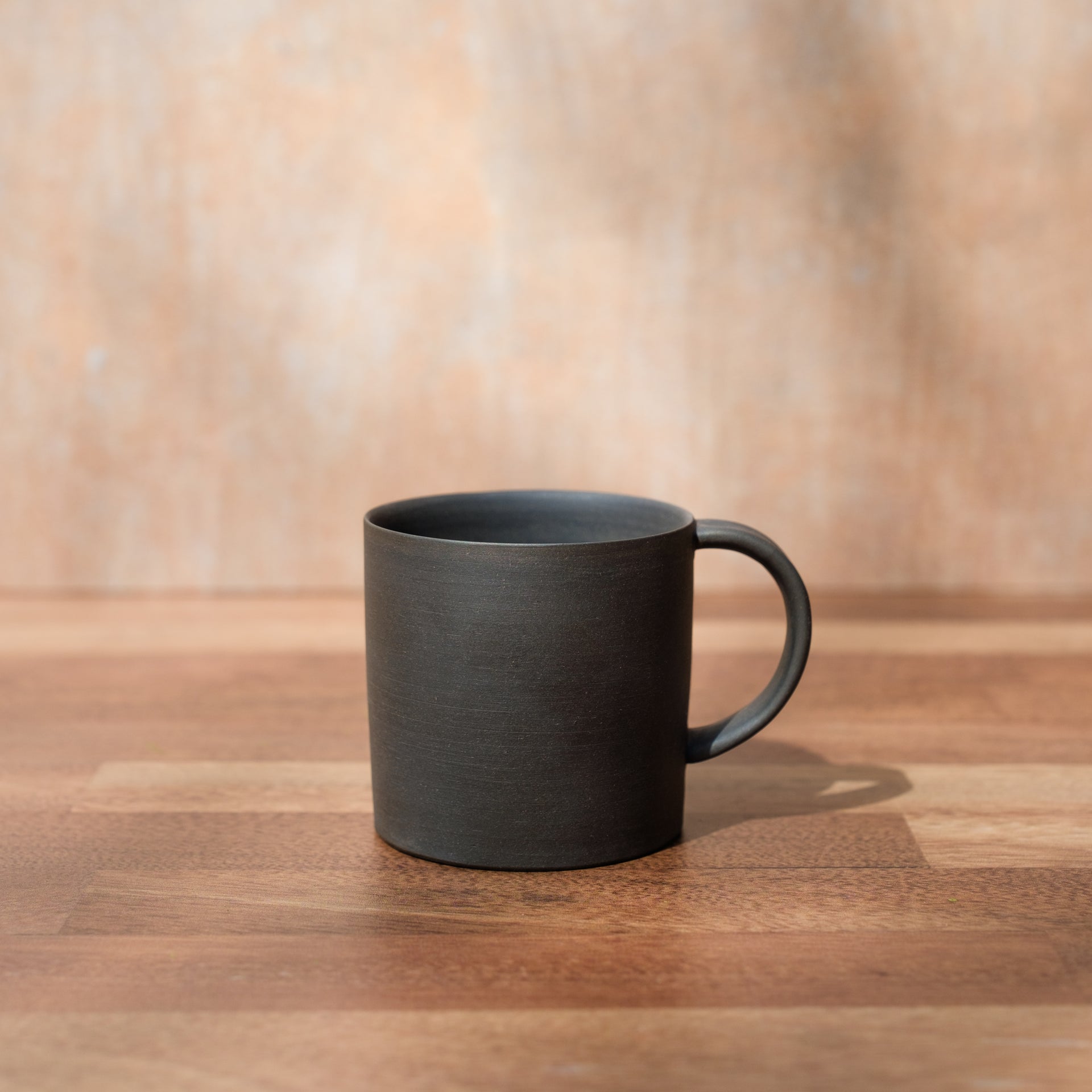 20 ounce black coffee mug Handmade Japanese Nankei Black Tea Cup – Mizuba Tea Co