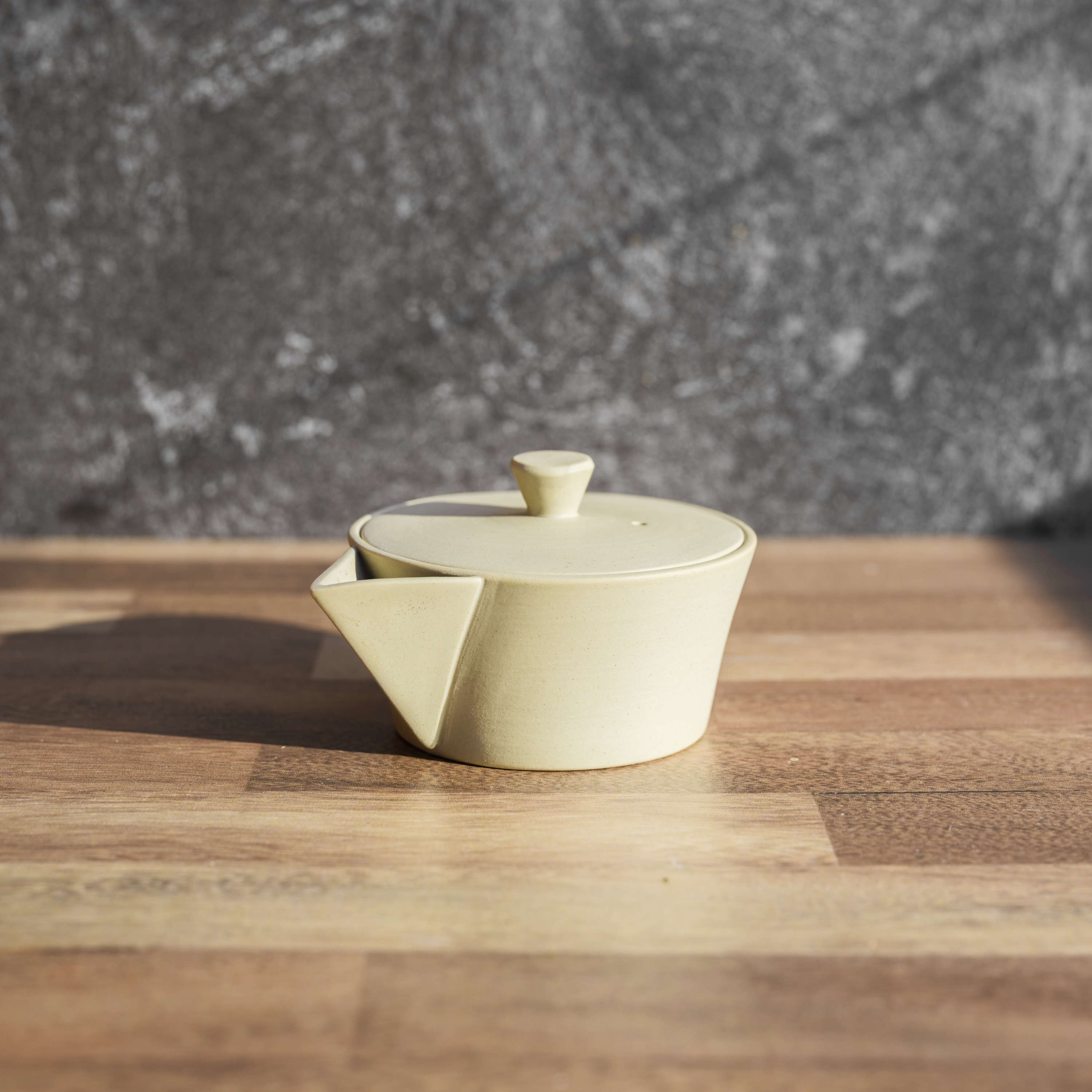 Ireko Chaki: Nankei Kyusu Tea Pot & Yunomi Tea Cup Set – Mizuba Ireko Chaki: Nankei Kyusu Tea Pot & Yunomi Tea Cup Set – Mizuba