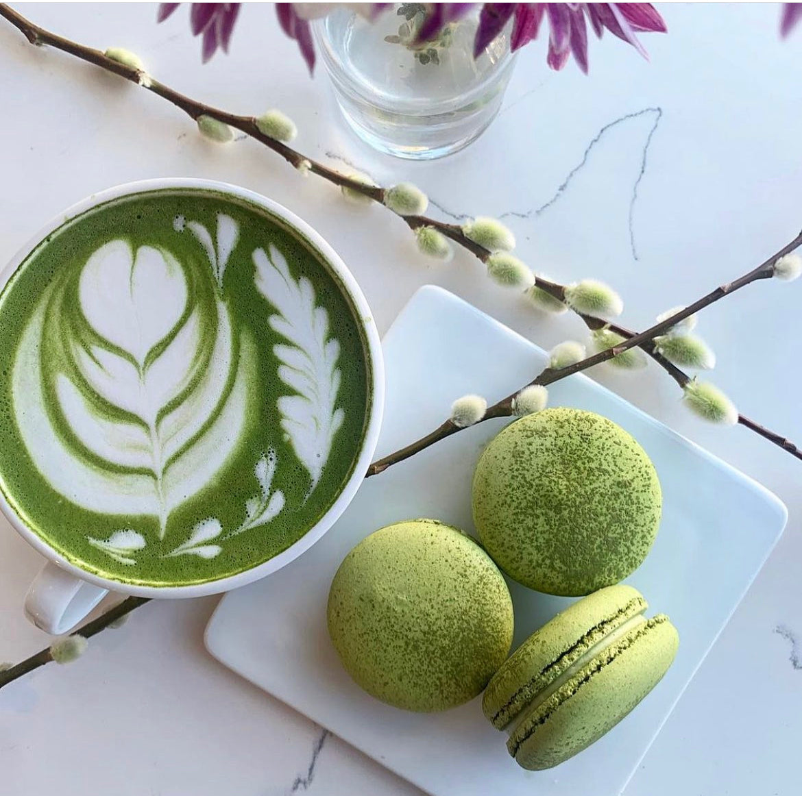 Mizuba Matcha Latte and green tea macarons at Alessia Patisserie, Santa Barbara – Mizuba Tea Co.